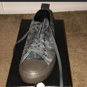 BRAND NEW never worn still in box unisex converse